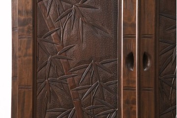 《天板・台輪取り付け加工費込み》中古　伝統工芸　軽井沢彫り　竹彫刻が印象的な着物箪笥　(R-087045)