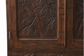 《天板・台輪取り付け加工費込み》中古　伝統工芸　軽井沢彫り　竹彫刻が印象的な着物箪笥　(R-087045)