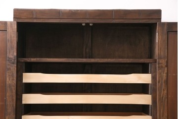 《天板・台輪取り付け加工費込み》中古　伝統工芸　軽井沢彫り　竹彫刻が印象的な着物箪笥　(R-087045)