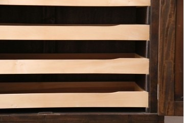 《天板・台輪取り付け加工費込み》中古　伝統工芸　軽井沢彫り　竹彫刻が印象的な着物箪笥　(R-087045)