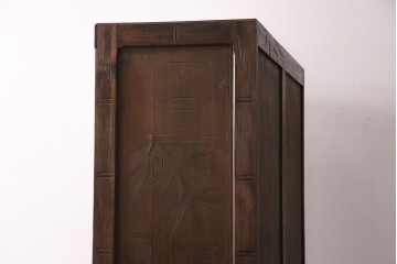 《天板・台輪取り付け加工費込み》中古　伝統工芸　軽井沢彫り　竹彫刻が印象的な着物箪笥　(R-087045)