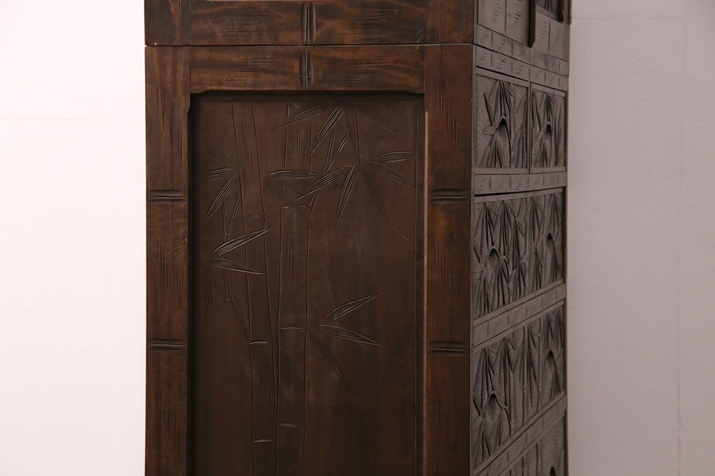 《天板取り付け加工費込み》中古　伝統工芸　軽井沢彫り　竹林の彫刻が味わい深いチェスト　(R-087046)