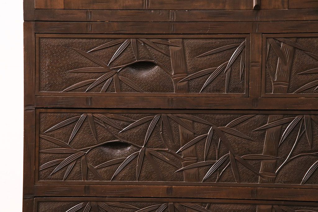 《天板取り付け加工費込み》中古　伝統工芸　軽井沢彫り　竹林の彫刻が味わい深いチェスト　(R-087046)