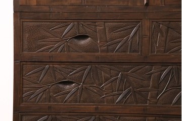 《天板取り付け加工費込み》中古　伝統工芸　軽井沢彫り　竹林の彫刻が味わい深いチェスト　(R-087046)