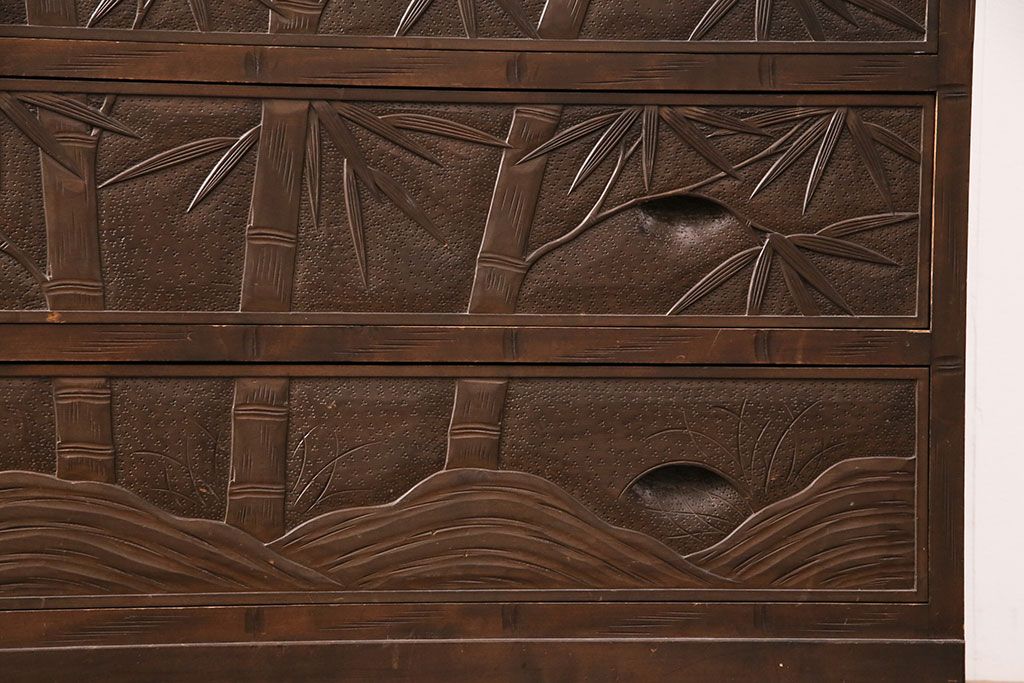 《天板取り付け加工費込み》中古　伝統工芸　軽井沢彫り　竹林の彫刻が味わい深いチェスト　(R-087046)