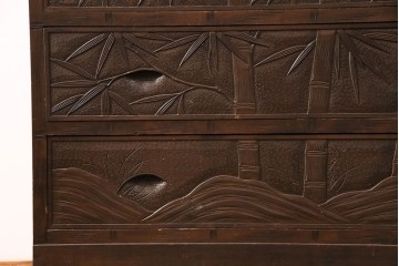《天板取り付け加工費込み》中古　伝統工芸　軽井沢彫り　竹林の彫刻が味わい深いチェスト　(R-087046)