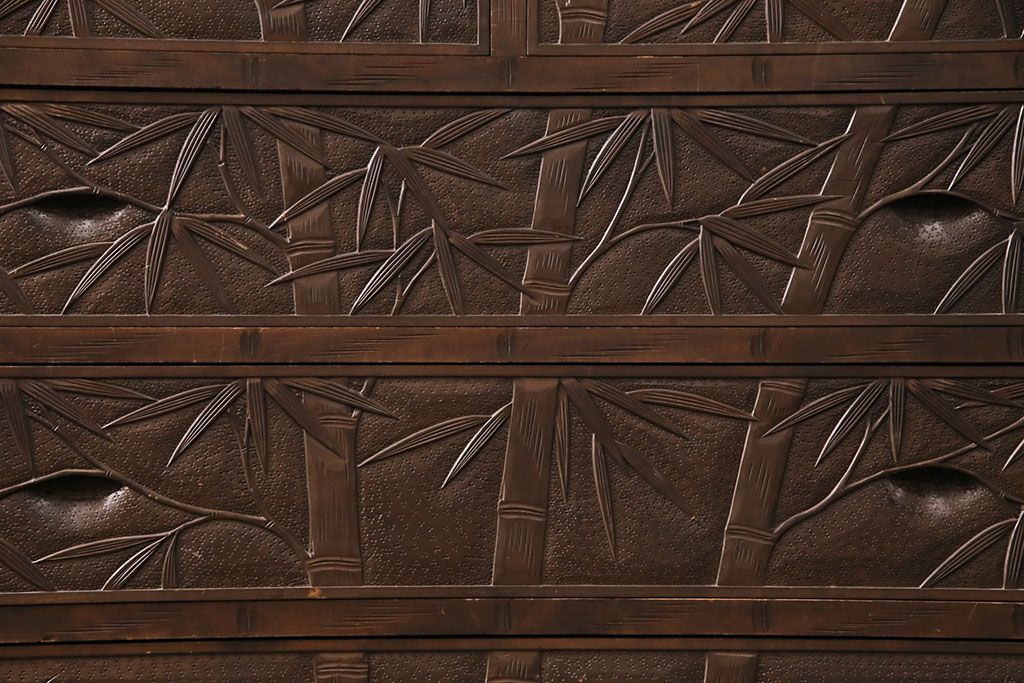 《天板取り付け加工費込み》中古　伝統工芸　軽井沢彫り　竹林の彫刻が味わい深いチェスト　(R-087046)