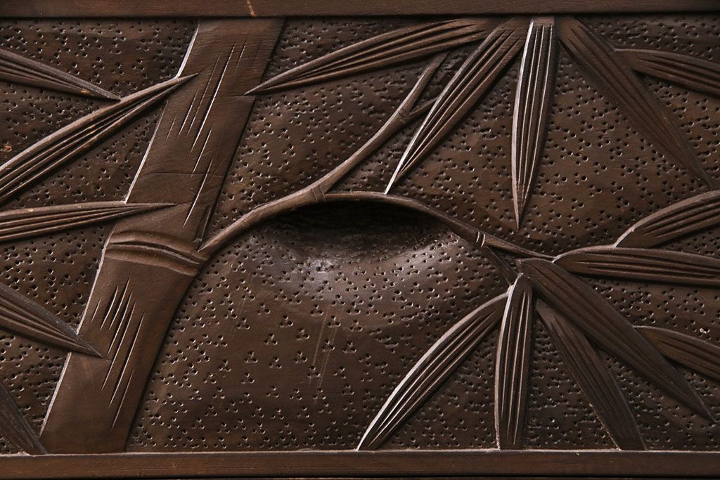 《天板取り付け加工費込み》中古　伝統工芸　軽井沢彫り　竹林の彫刻が味わい深いチェスト　(R-087046)