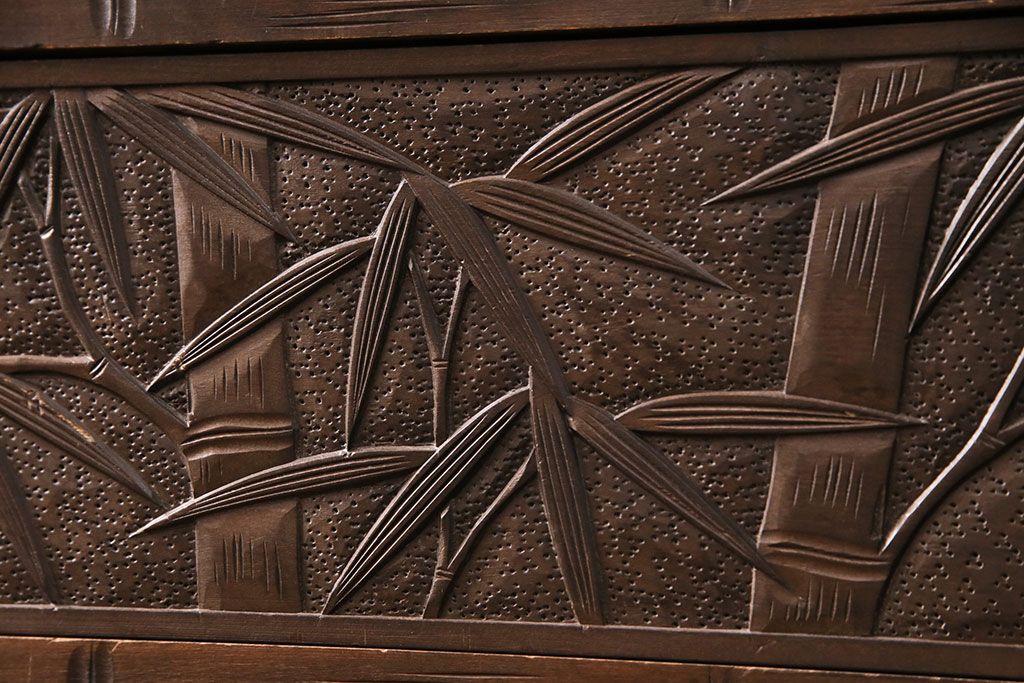 《天板取り付け加工費込み》中古　伝統工芸　軽井沢彫り　竹林の彫刻が味わい深いチェスト　(R-087046)