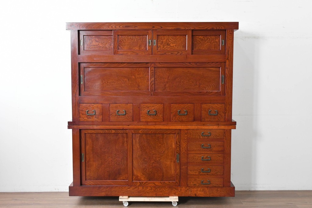 和製ヴィンテージ　最高級!!　国産職人手作り工芸家具　総欅(ケヤキ)材　前板玉杢が美しい総漆塗りの二段重ね水屋箪笥　製作費推定350万円以上　(R-087047)