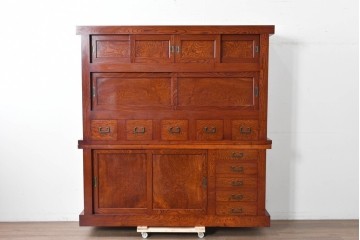 和製ヴィンテージ　最高級!!　国産職人手作り工芸家具　総欅(ケヤキ)材　前板玉杢が美しい総漆塗りの二段重ね水屋箪笥　製作費推定350万円以上　(R-087047)