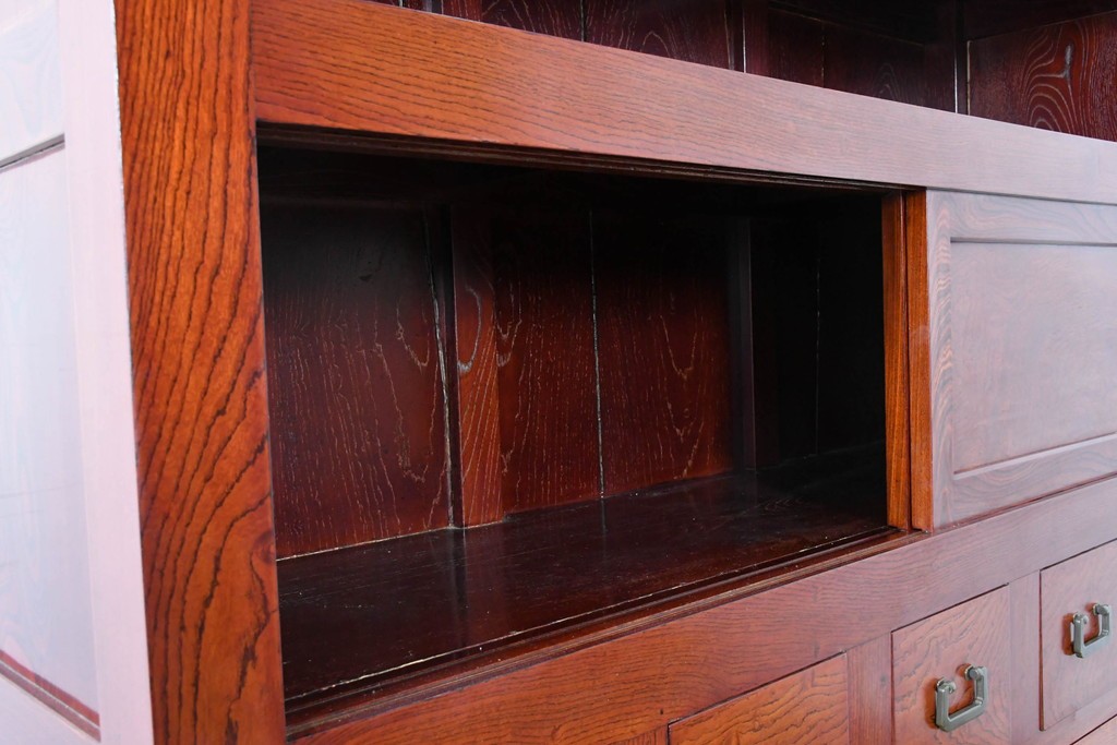 和製ヴィンテージ　最高級!!　国産職人手作り工芸家具　総欅(ケヤキ)材　前板玉杢が美しい総漆塗りの二段重ね水屋箪笥　製作費推定350万円以上　(R-087047)