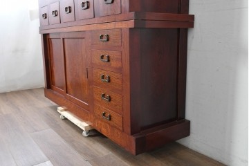 和製ヴィンテージ　最高級!!　国産職人手作り工芸家具　総欅(ケヤキ)材　前板玉杢が美しい総漆塗りの二段重ね水屋箪笥　製作費推定350万円以上　(R-087047)