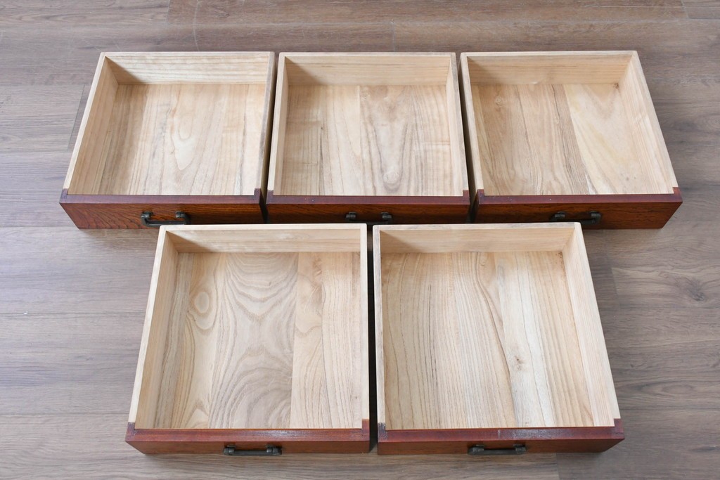 和製ヴィンテージ　最高級!!　国産職人手作り工芸家具　総欅(ケヤキ)材　前板玉杢が美しい総漆塗りの二段重ね水屋箪笥　製作費推定350万円以上　(R-087047)