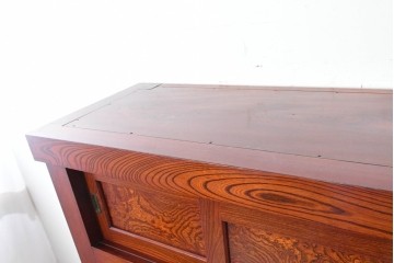 和製ヴィンテージ　最高級!!　国産職人手作り工芸家具　総欅(ケヤキ)材　前板玉杢が美しい総漆塗りの二段重ね水屋箪笥　製作費推定350万円以上　(R-087047)