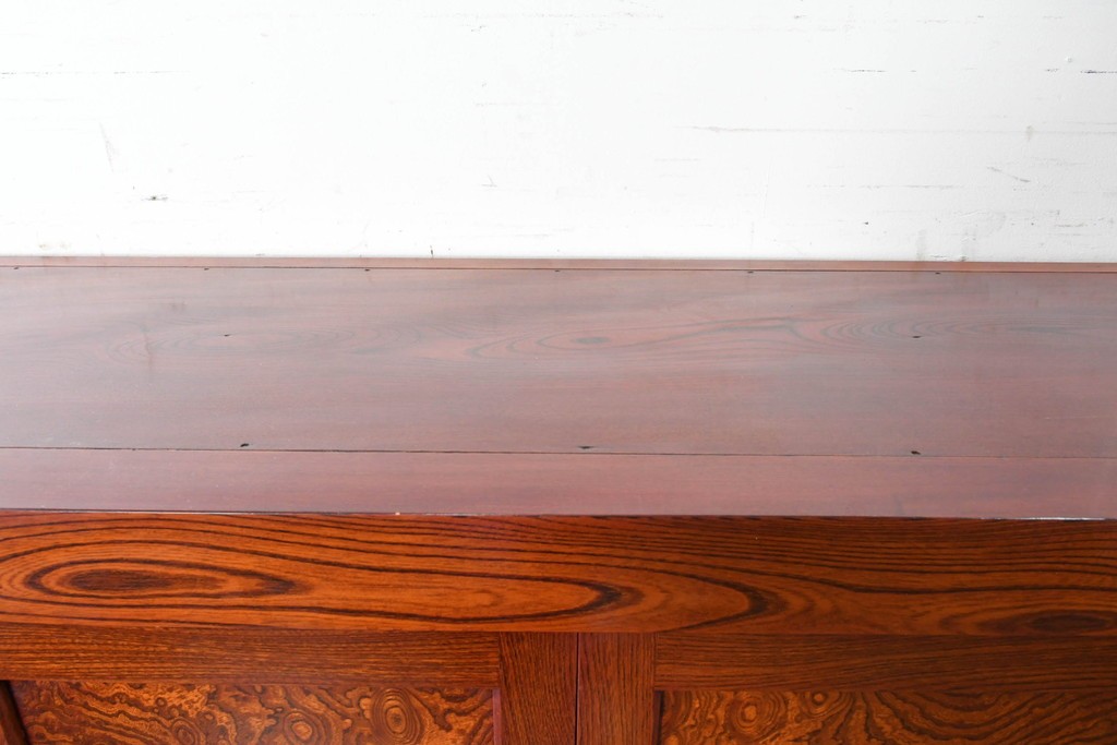 和製ヴィンテージ　最高級!!　国産職人手作り工芸家具　総欅(ケヤキ)材　前板玉杢が美しい総漆塗りの二段重ね水屋箪笥　製作費推定350万円以上　(R-087047)