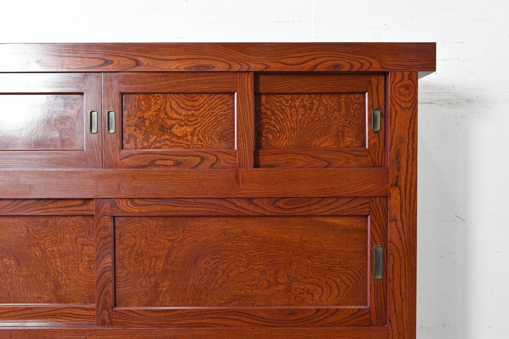 和製ヴィンテージ　最高級!!　国産職人手作り工芸家具　総欅(ケヤキ)材　前板玉杢が美しい総漆塗りの二段重ね水屋箪笥　製作費推定350万円以上　(R-087047)