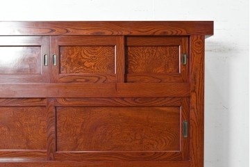 和製ヴィンテージ　最高級!!　国産職人手作り工芸家具　総欅(ケヤキ)材　前板玉杢が美しい総漆塗りの二段重ね水屋箪笥　製作費推定350万円以上　(R-087047)