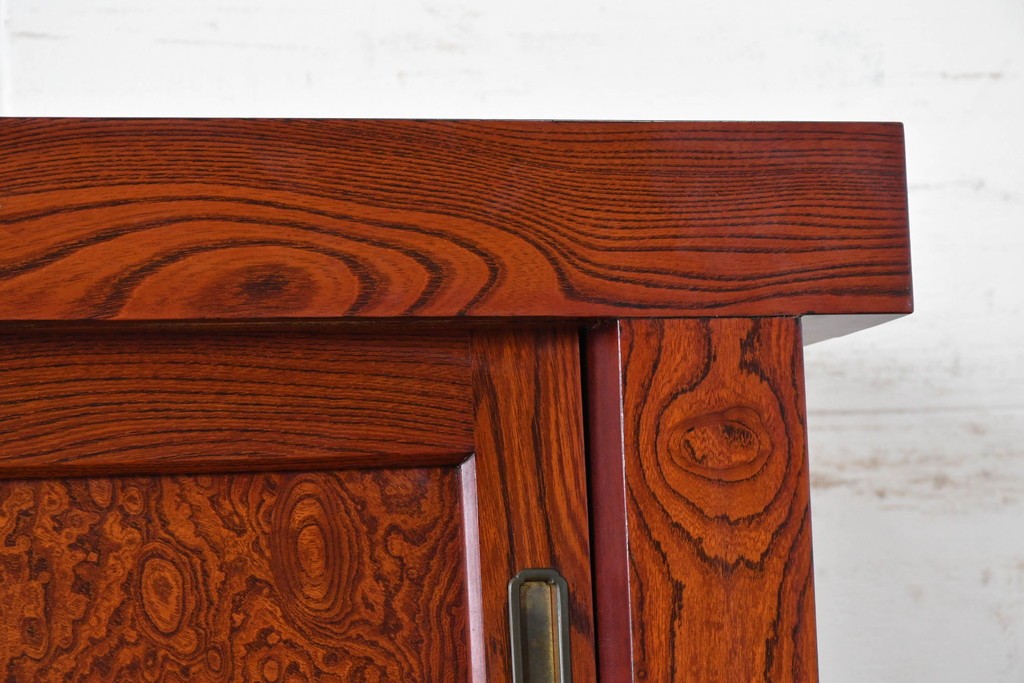 和製ヴィンテージ　最高級!!　国産職人手作り工芸家具　総欅(ケヤキ)材　前板玉杢が美しい総漆塗りの二段重ね水屋箪笥　製作費推定350万円以上　(R-087047)