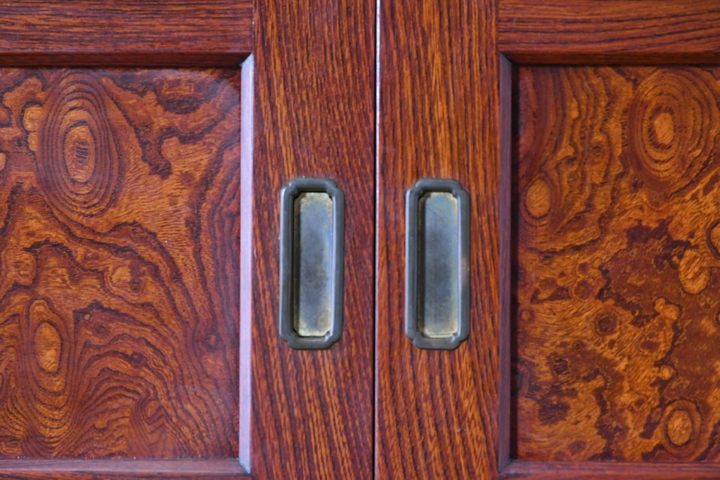 和製ヴィンテージ　最高級!!　国産職人手作り工芸家具　総欅(ケヤキ)材　前板玉杢が美しい総漆塗りの二段重ね水屋箪笥　製作費推定350万円以上　(R-087047)