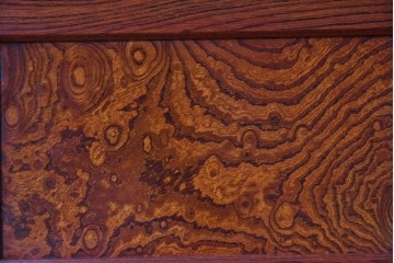 和製ヴィンテージ　最高級!!　国産職人手作り工芸家具　総欅(ケヤキ)材　前板玉杢が美しい総漆塗りの二段重ね水屋箪笥　製作費推定350万円以上　(R-087047)