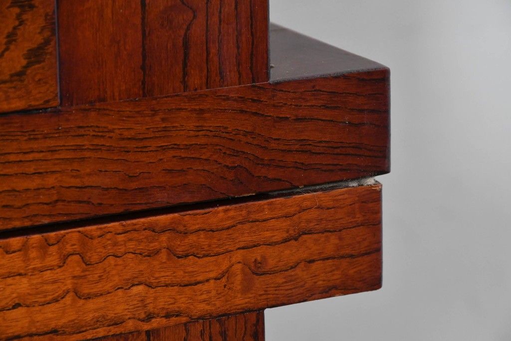 和製ヴィンテージ　最高級!!　国産職人手作り工芸家具　総欅(ケヤキ)材　前板玉杢が美しい総漆塗りの二段重ね水屋箪笥　製作費推定350万円以上　(R-087047)