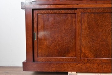 和製ヴィンテージ　最高級!!　国産職人手作り工芸家具　総欅(ケヤキ)材　前板玉杢が美しい総漆塗りの二段重ね水屋箪笥　製作費推定350万円以上　(R-087047)