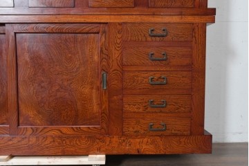 和製ヴィンテージ　最高級!!　国産職人手作り工芸家具　総欅(ケヤキ)材　前板玉杢が美しい総漆塗りの二段重ね水屋箪笥　製作費推定350万円以上　(R-087047)