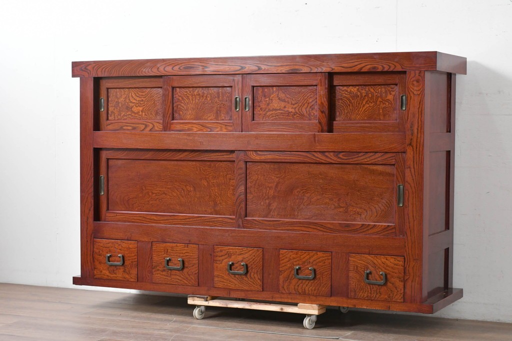 和製ヴィンテージ　最高級!!　国産職人手作り工芸家具　総欅(ケヤキ)材　前板玉杢が美しい総漆塗りの水屋箪笥サイドボード　(R-087048)