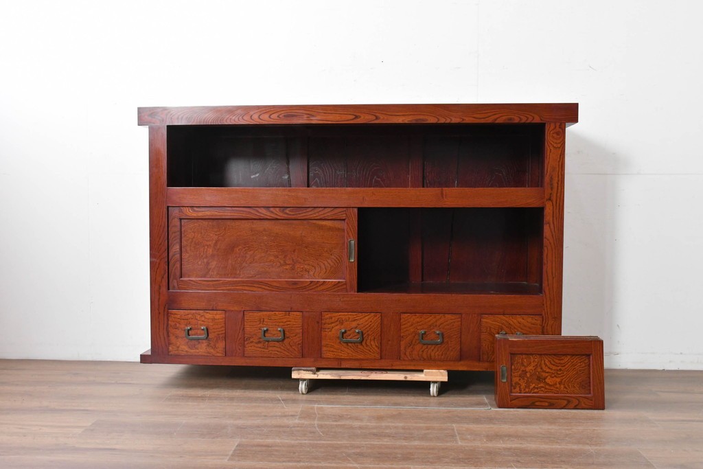 和製ヴィンテージ　最高級!!　国産職人手作り工芸家具　総欅(ケヤキ)材　前板玉杢が美しい総漆塗りの水屋箪笥サイドボード　(R-087048)