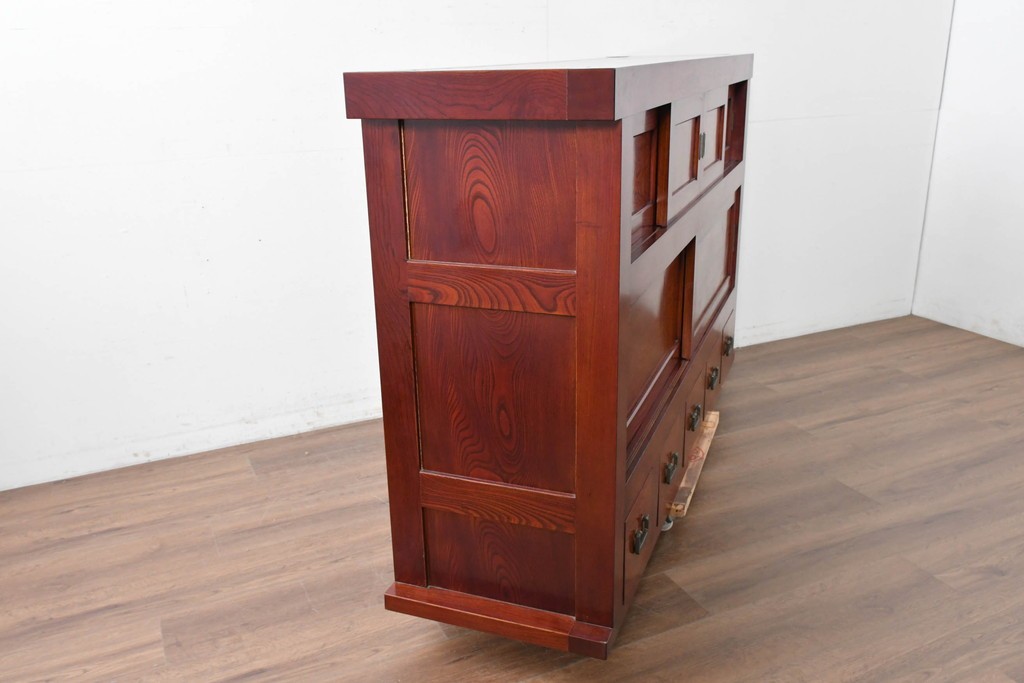 和製ヴィンテージ　最高級!!　国産職人手作り工芸家具　総欅(ケヤキ)材　前板玉杢が美しい総漆塗りの水屋箪笥サイドボード　(R-087048)