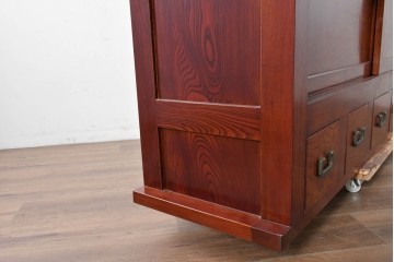 和製ヴィンテージ　最高級!!　国産職人手作り工芸家具　総欅(ケヤキ)材　前板玉杢が美しい総漆塗りの水屋箪笥サイドボード　(R-087048)