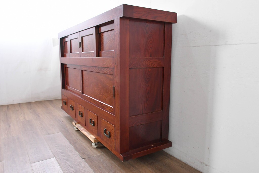 和製ヴィンテージ　最高級!!　国産職人手作り工芸家具　総欅(ケヤキ)材　前板玉杢が美しい総漆塗りの水屋箪笥サイドボード　(R-087048)