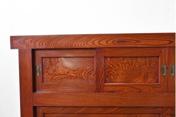 和製ヴィンテージ　最高級!!　国産職人手作り工芸家具　総欅(ケヤキ)材　前板玉杢が美しい総漆塗りの水屋箪笥サイドボード　(R-087048)