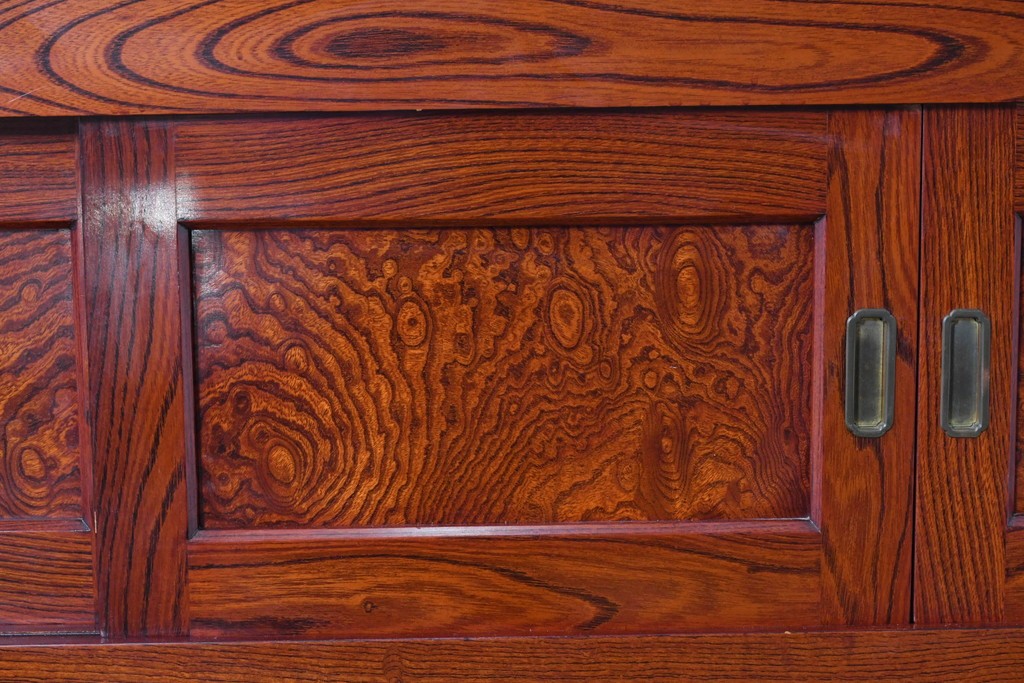 和製ヴィンテージ　最高級!!　国産職人手作り工芸家具　総欅(ケヤキ)材　前板玉杢が美しい総漆塗りの水屋箪笥サイドボード　(R-087048)