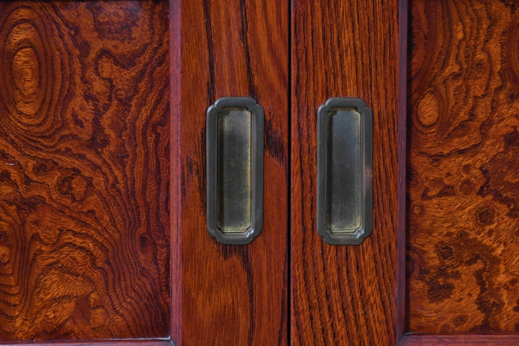 和製ヴィンテージ　最高級!!　国産職人手作り工芸家具　総欅(ケヤキ)材　前板玉杢が美しい総漆塗りの水屋箪笥サイドボード　(R-087048)