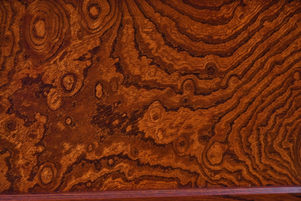 和製ヴィンテージ　最高級!!　国産職人手作り工芸家具　総欅(ケヤキ)材　前板玉杢が美しい総漆塗りの水屋箪笥サイドボード　(R-087048)