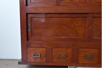 和製ヴィンテージ　最高級!!　国産職人手作り工芸家具　総欅(ケヤキ)材　前板玉杢が美しい総漆塗りの水屋箪笥サイドボード　(R-087048)