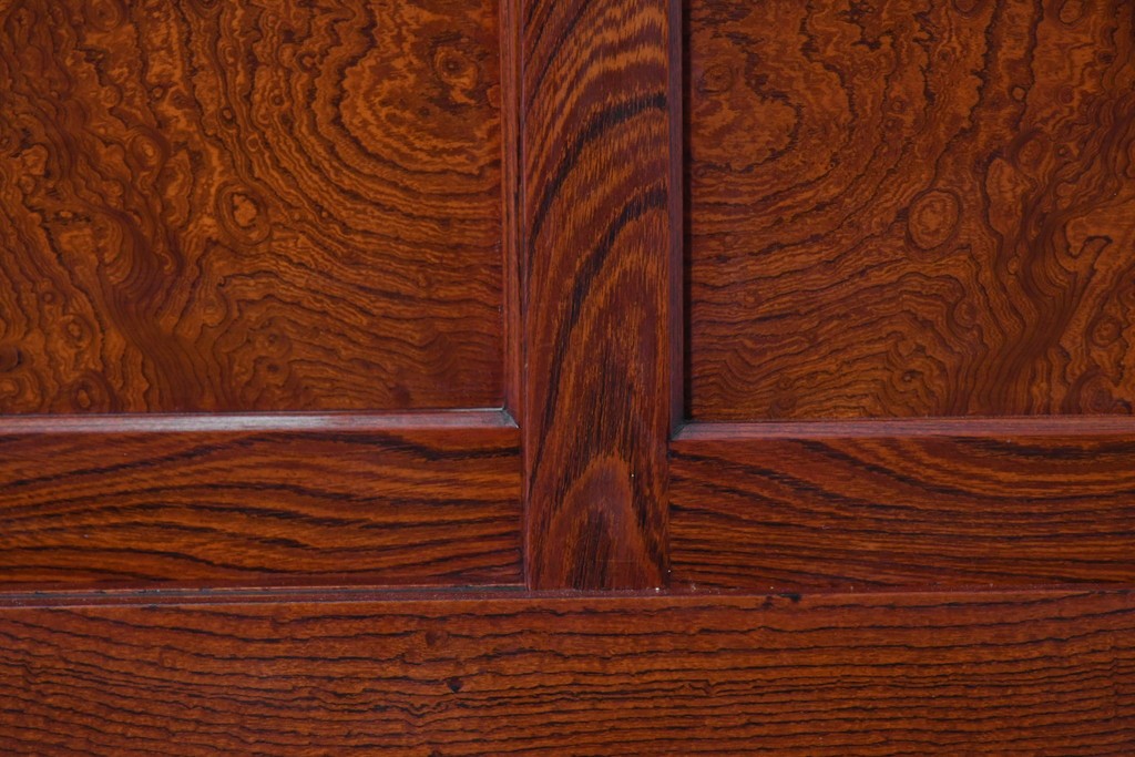 和製ヴィンテージ　最高級!!　国産職人手作り工芸家具　総欅(ケヤキ)材　前板玉杢が美しい総漆塗りの水屋箪笥サイドボード　(R-087048)