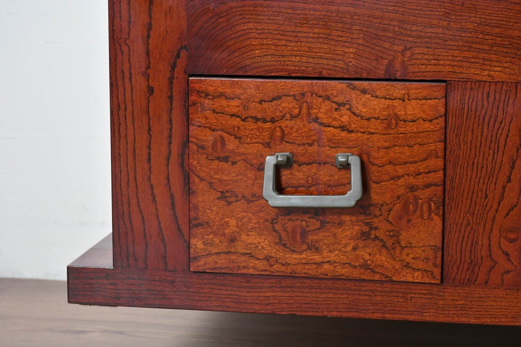 和製ヴィンテージ　最高級!!　国産職人手作り工芸家具　総欅(ケヤキ)材　前板玉杢が美しい総漆塗りの水屋箪笥サイドボード　(R-087048)