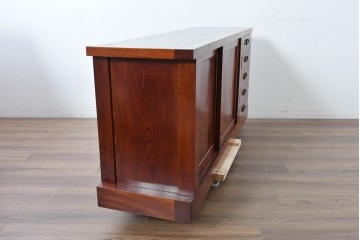 和製ヴィンテージ　最高級!!　国産職人手作り工芸家具　総欅(ケヤキ)材　総漆塗り　前板玉杢が美しい昇り引き出し付きの水屋箪笥サイドボード　(R-087049)