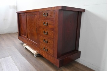 和製ヴィンテージ　最高級!!　国産職人手作り工芸家具　総欅(ケヤキ)材　総漆塗り　前板玉杢が美しい昇り引き出し付きの水屋箪笥サイドボード　(R-087049)