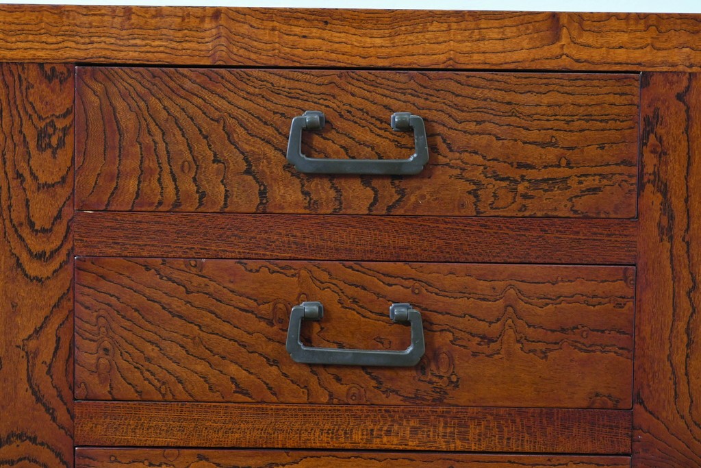 和製ヴィンテージ　最高級!!　国産職人手作り工芸家具　総欅(ケヤキ)材　総漆塗り　前板玉杢が美しい昇り引き出し付きの水屋箪笥サイドボード　(R-087049)