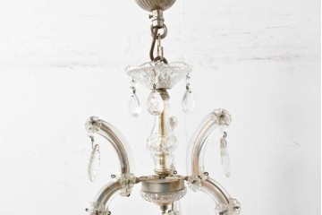 イタリアアンティーク　ガラスドロップが揺れる華やかなシャンデリア　(R-087050)