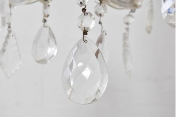 イタリアアンティーク　ガラスドロップが揺れる華やかなシャンデリア　(R-087050)