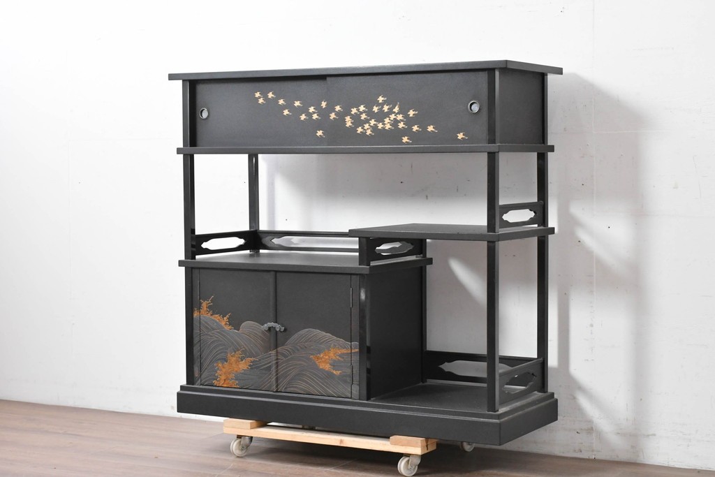 和製ヴィンテージ　在銘　輪島塗　群れ飛ぶ千鳥と波模様の茶棚　定価約240万円　(R-087052)