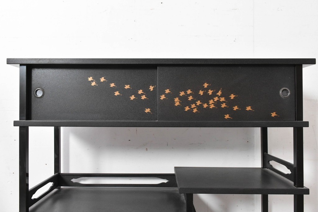 和製ヴィンテージ　在銘　輪島塗　群れ飛ぶ千鳥と波模様の茶棚　定価約240万円　(R-087052)