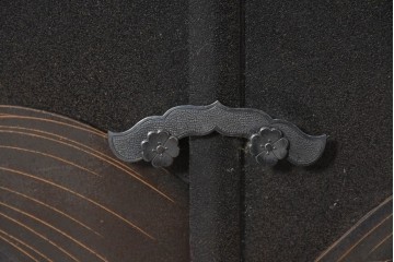 和製ヴィンテージ　在銘　輪島塗　群れ飛ぶ千鳥と波模様の茶棚　定価約240万円　(R-087052)