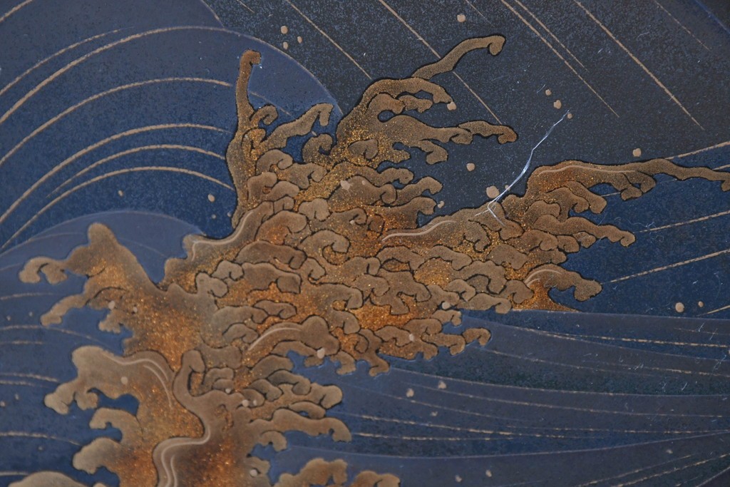 和製ヴィンテージ　在銘　輪島塗　群れ飛ぶ千鳥と波模様の茶棚　定価約240万円　(R-087052)