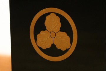 和製ヴィンテージ　在銘　輪島塗　群れ飛ぶ千鳥と波模様の茶棚　定価約240万円　(R-087052)